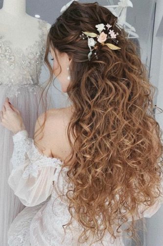 28 Easy & Gorgeous Prom Hairstyles For All Hair Types.