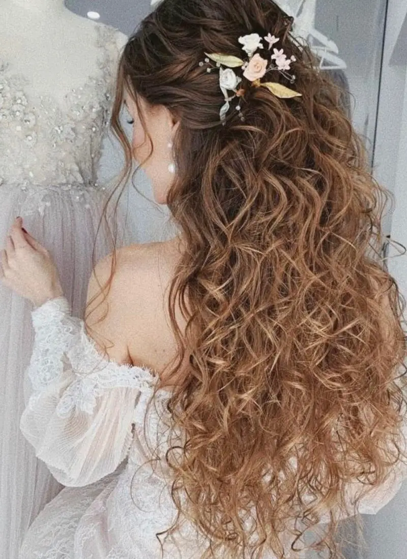 28 Easy & Gorgeous Prom Hairstyles For All Hair Types.