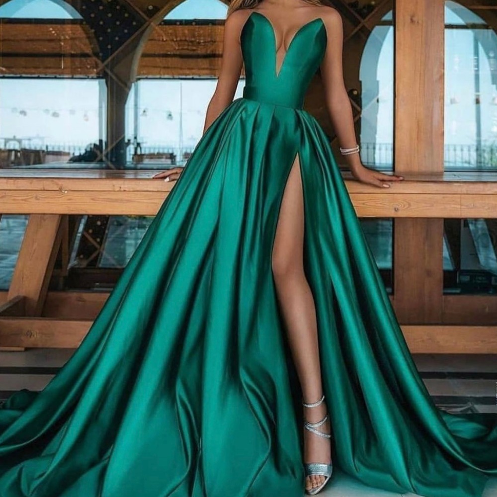 25 Stunning Prom Dresses That’ll Make You Stand Out 2022 - HONESTLYBECCA