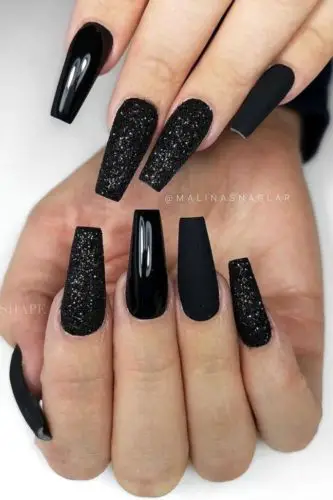 30 Classy Black Nail Designs You Need To Copy In 2022.