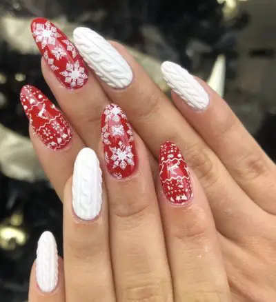 30 Gorgeous Christmas Nail Designs To Try in 2022.