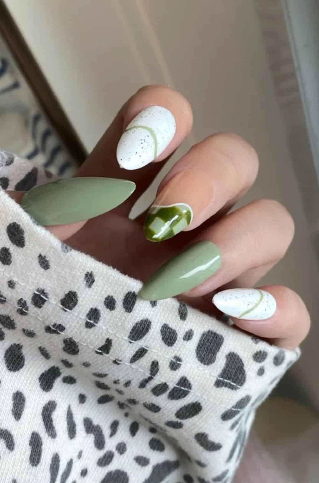 Sage green nail aesthetics
