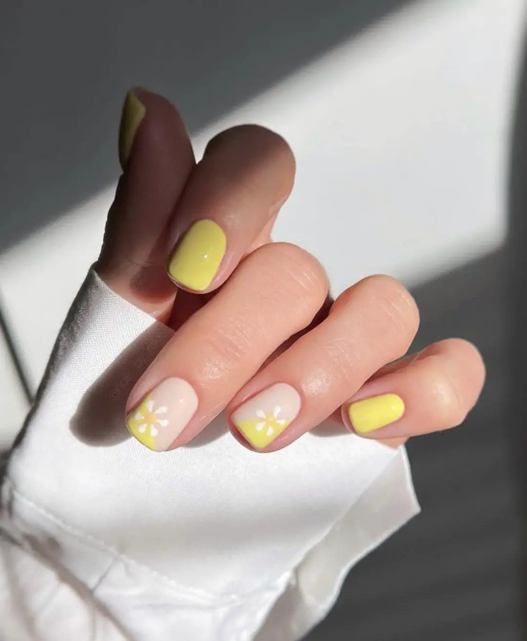 Yellow nail designs 